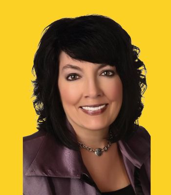 Portrait of Cassandra Anderson, Broker/Agent.